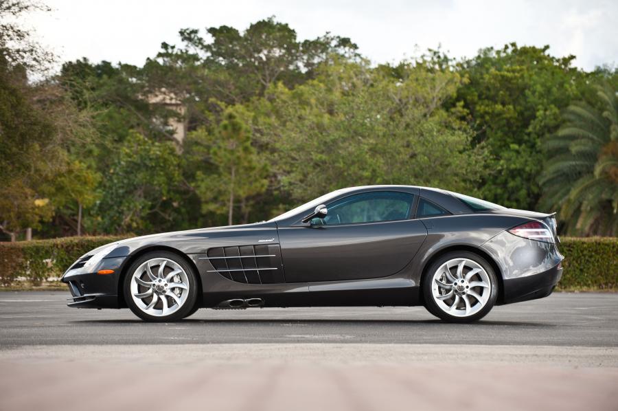  Mercedes-Benz SLR McLaren Black 2006 года  (фото 23 из 27)
